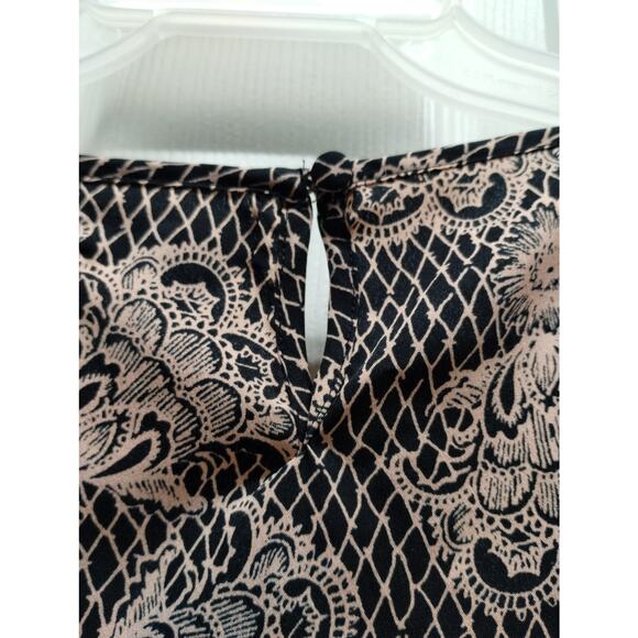 Banana Republic Women's Size Medium Pink & Black Abstract Split Cap Sleeve Top - Picture 4 of 8